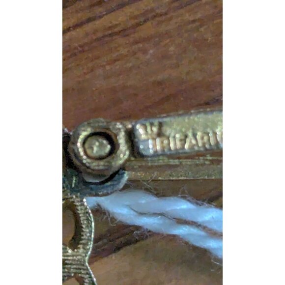 Trifari Vintage Pendant Glass Intaglio Grapes Design Gold-Tone Frame Elegant Col - Picture 6 of 6